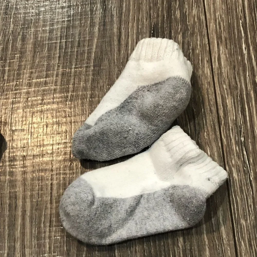 Assorted Newborn and Baby Socks Collection 16 pairs